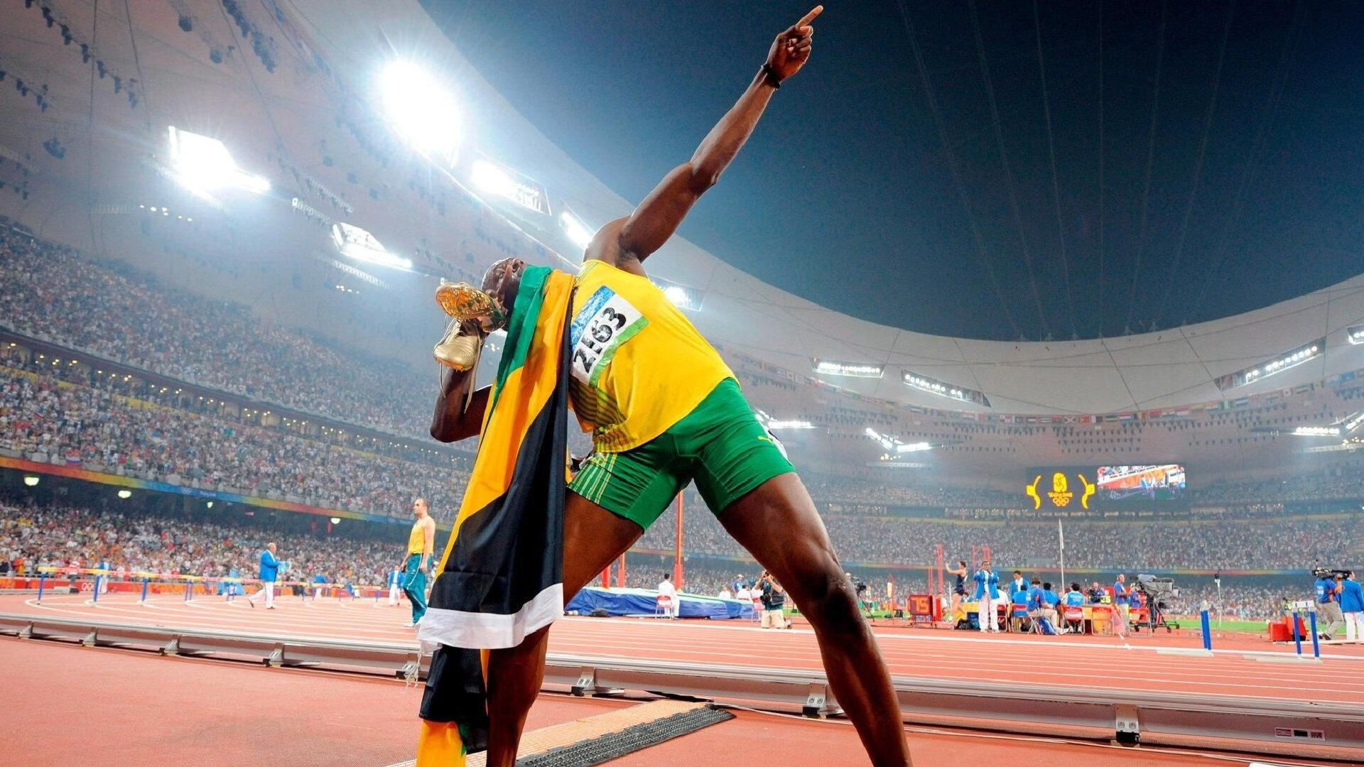 国足主场迁至成都气氛火爆,国足拍成