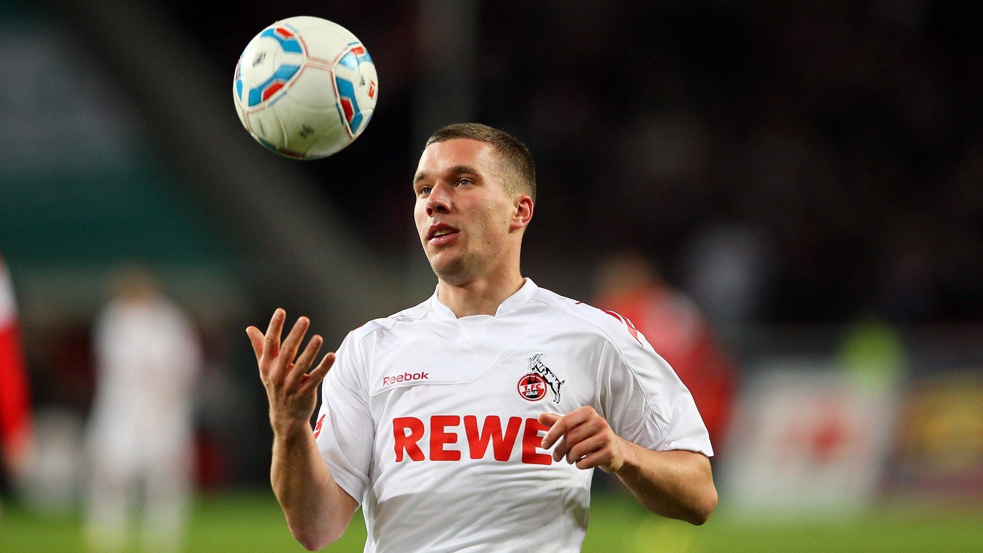 德国骑手格里高利·瓦特莱特在2024年国际马术联合会障碍赛世界巡回赛中以“Maximus”马匹获得个人第五名,展现坚韧精神。