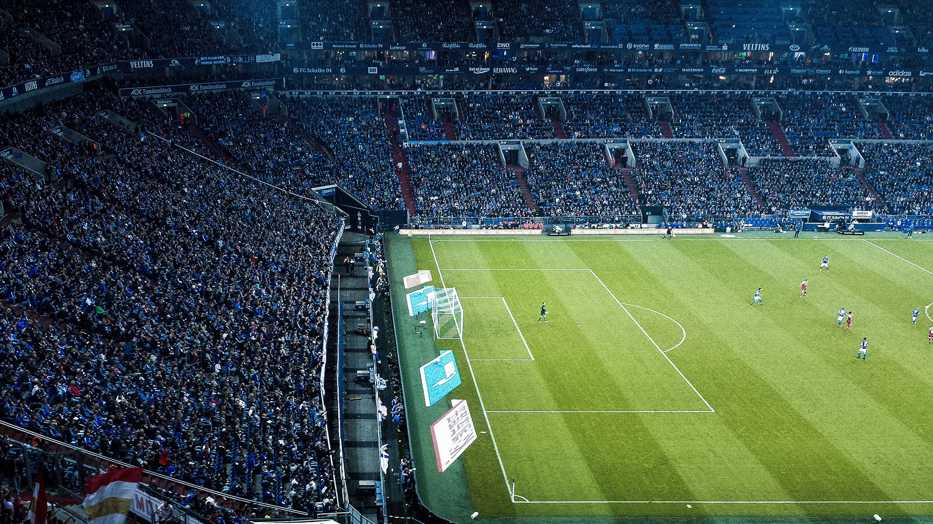 开云体育 kaiyun sports-球迷文化大融合，现场氛围热烈，球迷文化的见解