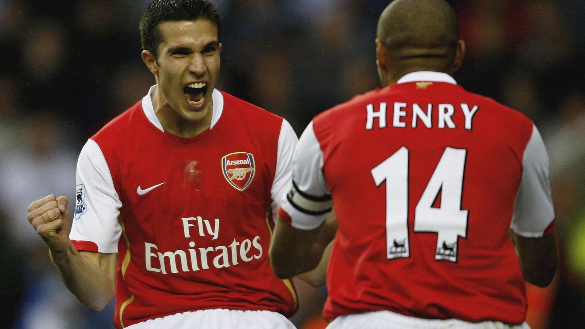 英超“铁血战术”赢得球迷喝彩，英超直播李铁